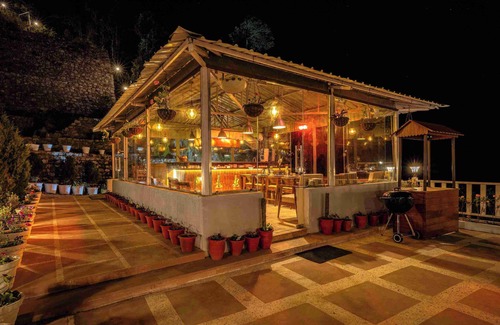 Kempty Range Villa | amã Stays & Trails Barefoot Bungalow, Dhanaulti