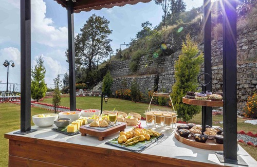 Kempty Range Villa | amã Stays & Trails Barefoot Bungalow, Dhanaulti