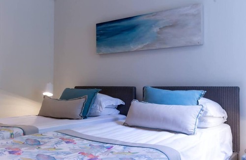 Pereybere Apartment | Amaranth III: 3 bedroom beachfront apartment with rooftop pool