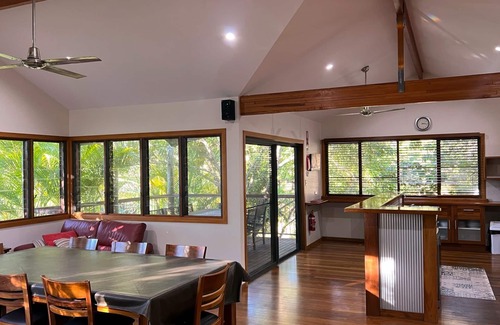 Arakoon House | Amaroo within walking distance to Trial Bay and Little Bay