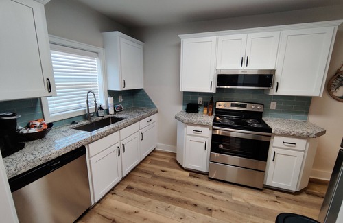 Tahlequah House | Amazing 3 Bed 2 Bath Downtown Cabin! Huge Fenced Patio, Walkable, Wifi + n