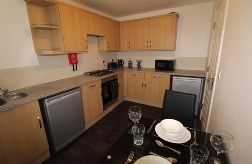 Hull Apartment | AMAZING 7 PERSON 3 BEDROOM 3 BATHROOM HOUSe