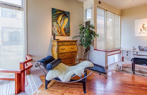 Sainte-Marie Apartment | Amazing 800 sf Downtown 2 floor Unit!