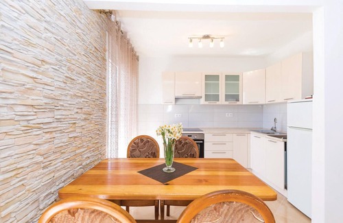 Kastel Gomilica Apartment | Amazing apartment in Kastel Gomilica