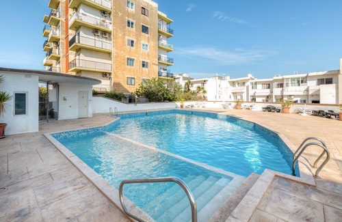 Swieqi Apartment | Amazing apartment with pool in Malta