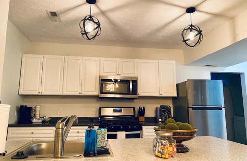 East Price Hill Apartment | Amazing Downtown Views - 3 Minutes to Downtown!