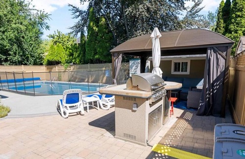 South Pandosy House | Amazing Family Home in Great Neighborhood!