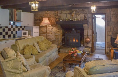 Guern House | Amazing home in Guern with WiFi