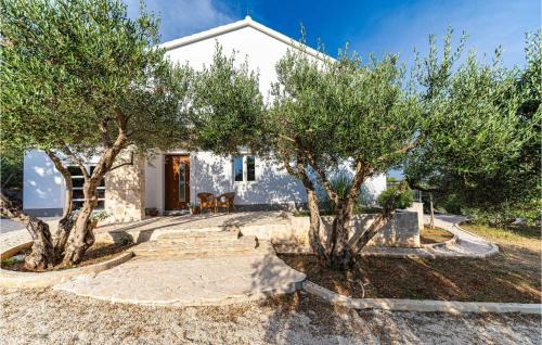 Plano House | Amazing Home In Kastel Stafilic