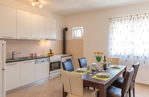 Sestanovac House | Amazing home in Kresevo with WiFi