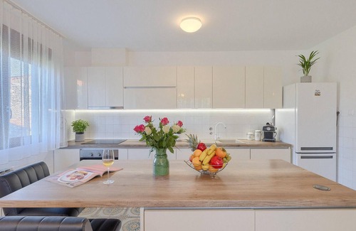 Krsan House | Amazing home in Krsan