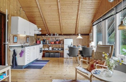 Trend House | Amazing home in Løgstør with kitchen