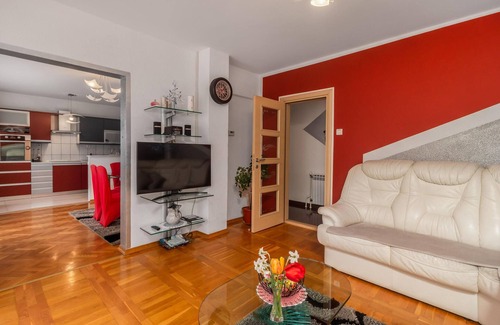 Lic House | Amazing home in Lic with WiFi