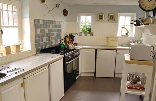 Marconne House | Amazing home in Marconne with kitchen