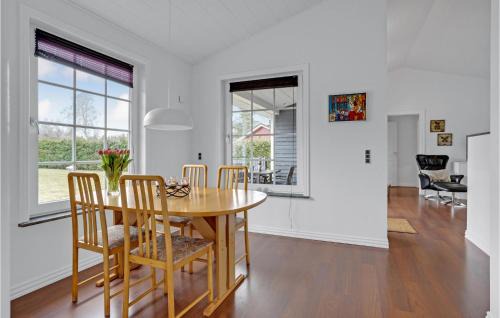 Udbyhøj House | Amazing Home In Ørsted With Kitchen