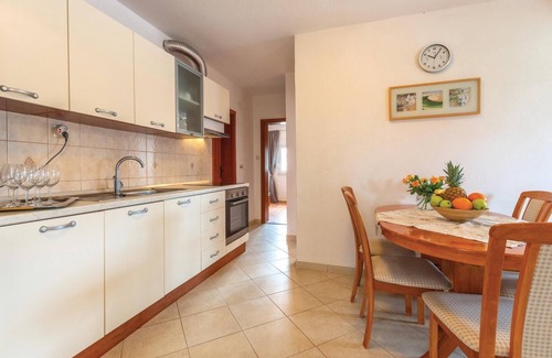 Dicmo House | Amazing home in Turjaci with WiFi