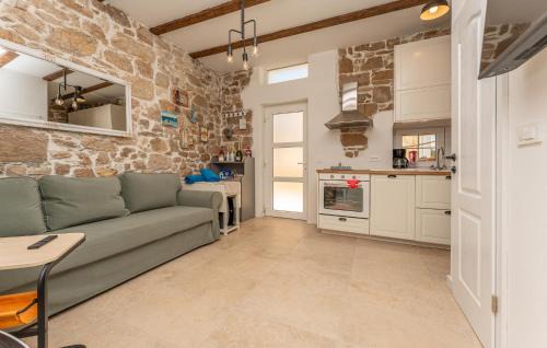 Kraj House | Amazing Home In Ugrinic