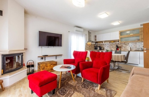 Vrlika House | Amazing home in Vrlika with WiFi