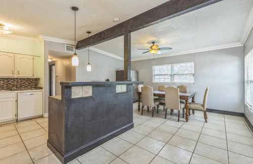 Memphis House | Amazing 'Hot Tub' Home Minutes To Hospitals & Beaches