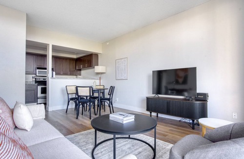 University South Apartment | Amazing Palo Alto 2BR w/Pool & Gym, near FB & Google, by Blueground