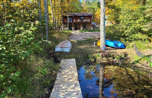 Athelstane Cabin | Amazing private lakefront cabin on the trails!