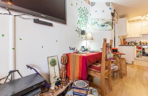 Thamesfield Apartment | Amazing Riverside Boheme HOME in SW London!