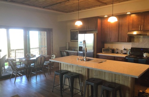 Kailua-Kona Condo | Amazing unique sustainable 2-bedroom condo in the heart of Kailua-Kona with AC,