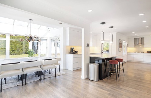 Ambleside House | Ambleside House by the Beach, 3 Bedrooms Sleeps 8