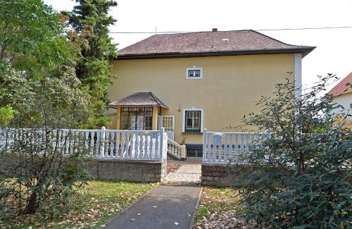 Balatonfured Apartment | Ambrózia Villa