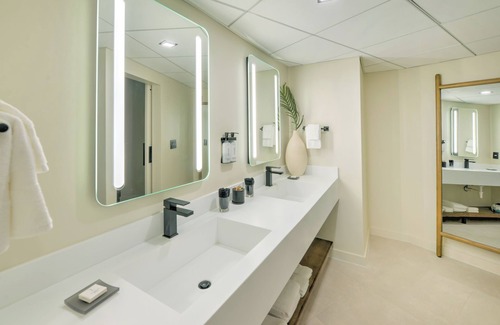 Daytona Beach Shores Hotel | Ambros Daytona