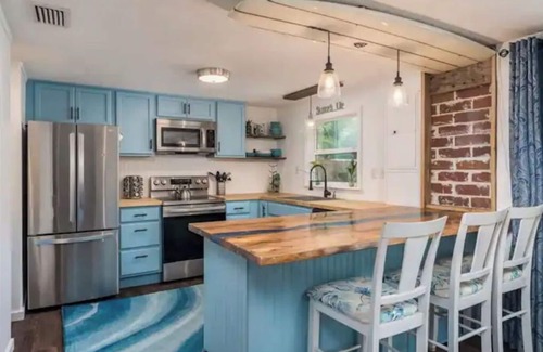 Fernandina Beach Cottage | Amelia Island Beach Cottage 3BR/2BA w/private pool and hot tub, spacious parking