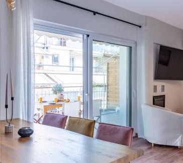 Ampelokipoi Apartment | Amelia jacuzzi maisonette Ath Center