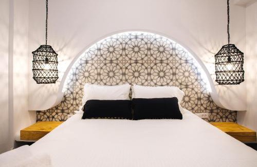 Vothon House | Amer Villa Santorini with outdoor hot tub