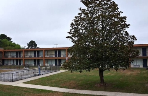 Wilson Apartment | Americas Best Value Inn Wilson UNIT 23 2 BED FIRST FLOOR