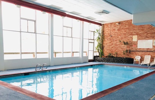 Columbia Hotel | Amerihost Inn & Suites