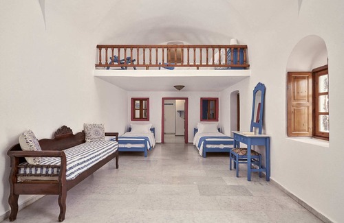 Fira Hotel | Amphitheater Cave Houses