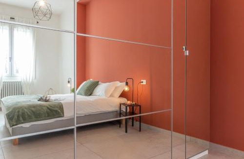 San Donato-San Vitale Apartment | Ampio appartamento in corte con doppio parcheggio privato