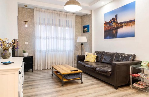 Begona Apartment | Amplio, luminoso y moderno cerca del Casco Viejo