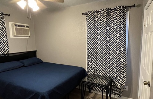 Harlandale House | Ana's Place - 2 Bedroom 1 Bathroom House