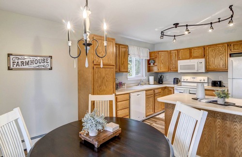 Abbott Loop Apartment | Anchorage Retreat < 5 Mi to Hilltop Ski Area!