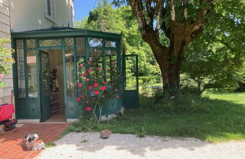 Beleymas House | Ancienne Gare Réaménagée Dans un Parc Entierement Clos