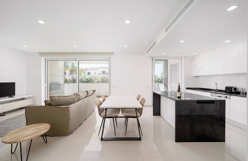 Lagos Apartment | Ancora Aptartment da Paz - Eco friendly, high design 3 bedroom apartment