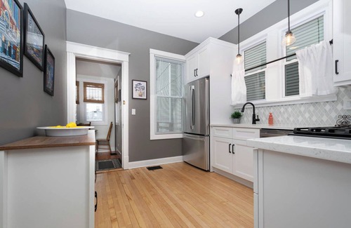 Andersonville House | Andersonville Charming 3 Bedroom/2 Bath House with Family Room plus Yard & Patio