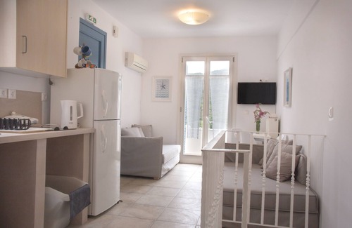 Paleopolis Apartment | Anemomiloi Studios