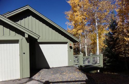 Dillon Villa | Anemone Townhome 3 bed 3 bath HTAT