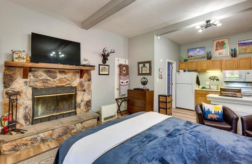 Angel Fire Apartment | Angel Fire Studio with Fireplace, Walk to Resort!