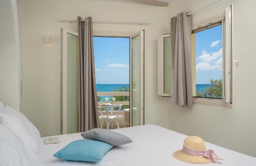 Agia Anna Bed & Breakfast | Angel Suites