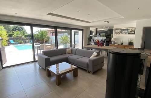 Anglet House | ANGLET, 8 pers COAST HOUSE WITH SWIMMING POOL, NEAR THE BEACH, cycle path, GOLF
