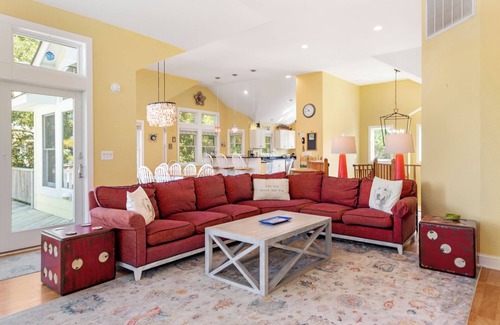 Corolla Light House | Animal House: Soundfront, Hot Tub, Dog-Friendly