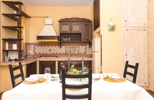 Mondello Apartment | Anna apartment a few steps from the square and the beach of Mondello